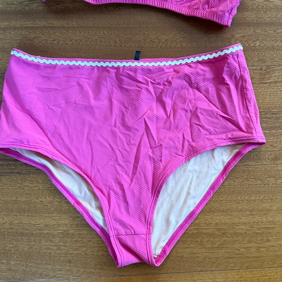 Pink Ruffled Women's bikini - Picture 3 of 3